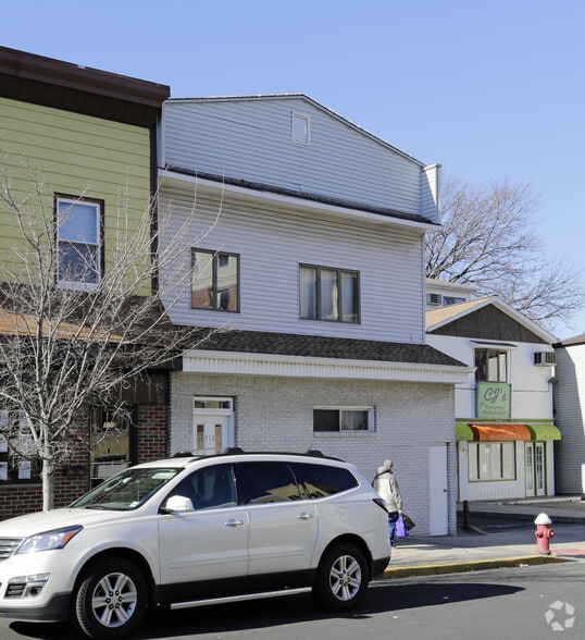 179 broadway, Bayonne, NJ for sale - Primary Photo - Image 1 of 1