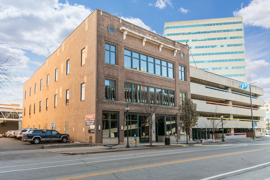 213 4th Ave SE, Cedar Rapids, IA for sale - Building Photo - Image 1 of 1