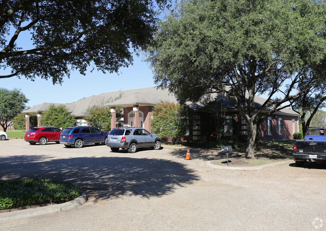 211 Sun Valley Dr, Hewitt, TX 76643