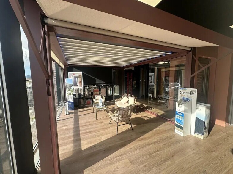 Retail in Puget-sur-Argens for lease - Building Photo - Image 2 of 6