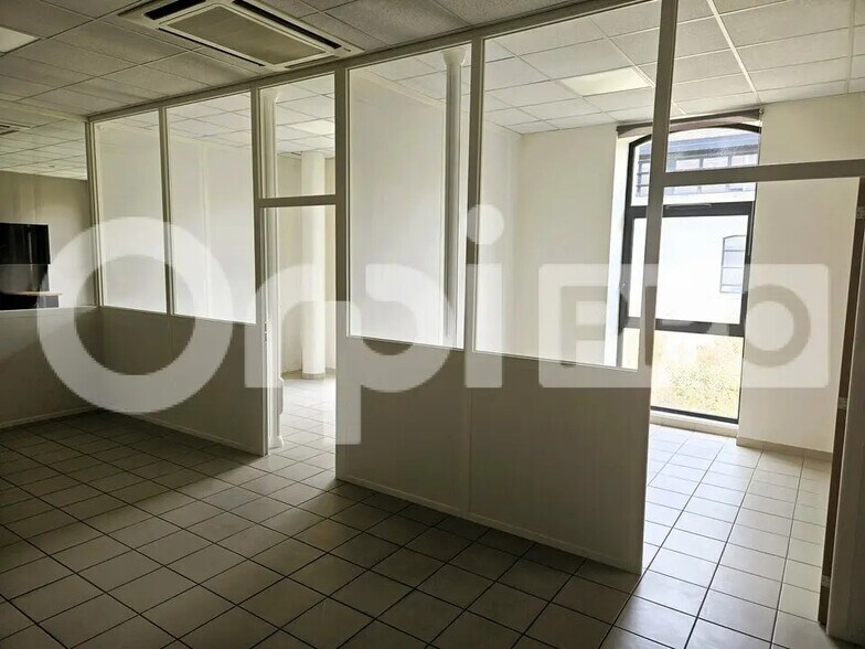 Office in Soissons for lease - Interior Photo - Image 2 of 4