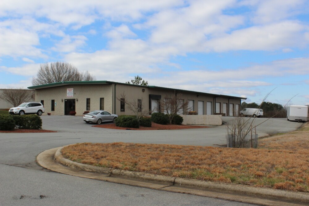 1070 7th St Ct SE, Hickory, NC for sale Building Photo- Image 1 of 1