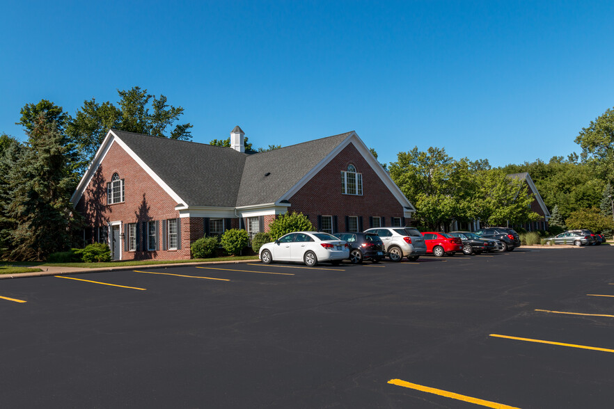 2379 Woodlake Dr, Okemos, MI for lease - Building Photo - Image 3 of 4