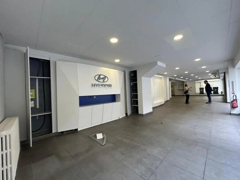 Retail in Paris for lease - Building Photo - Image 2 of 8