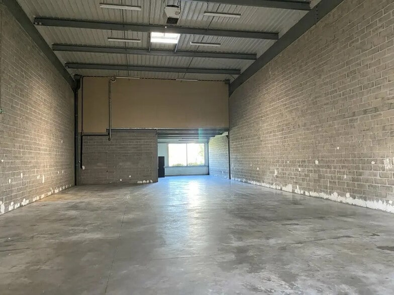 Flex in Stains for lease - Interior Photo - Image 1 of 6