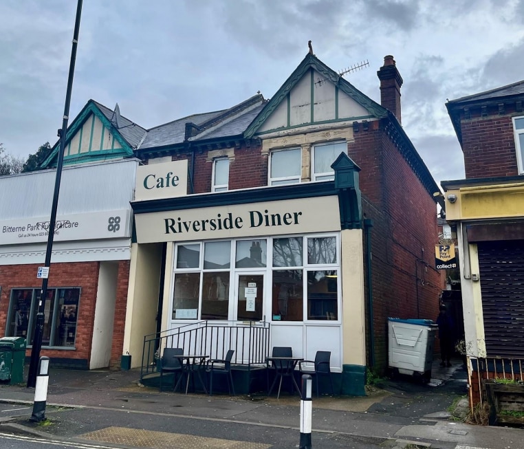 13 Manor Farm Rd, Southampton for sale Building Photo- Image 1 of 1