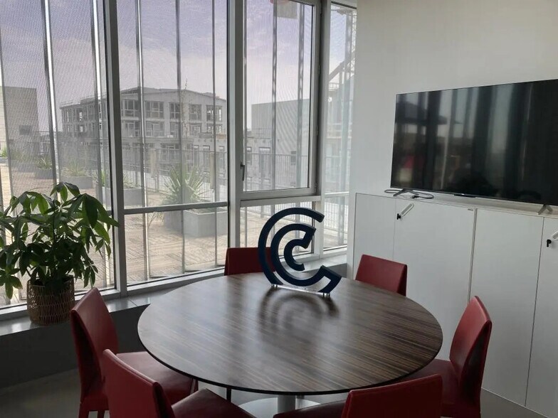 Office in Nantes for lease - Building Photo - Image 3 of 10