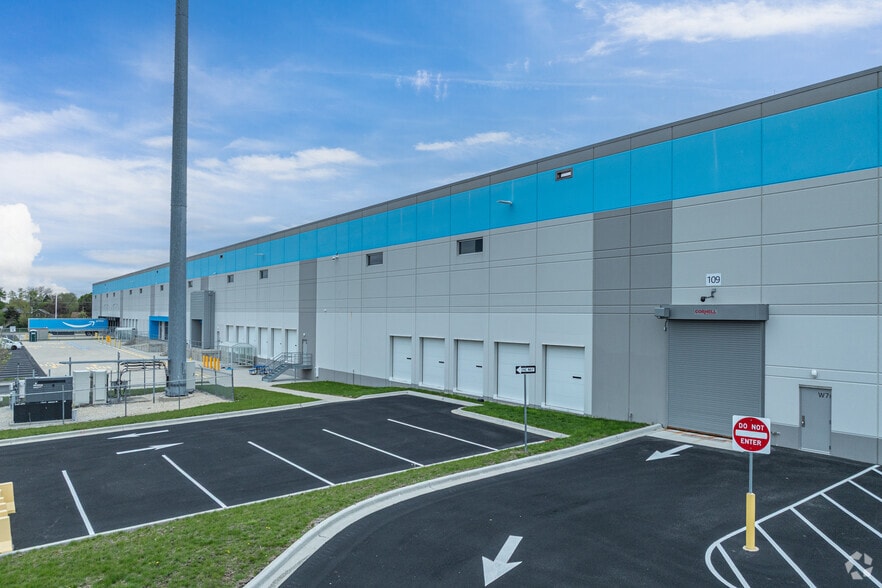 2101 W Lake St, Addison, IL for lease - Building Photo - Image 2 of 5