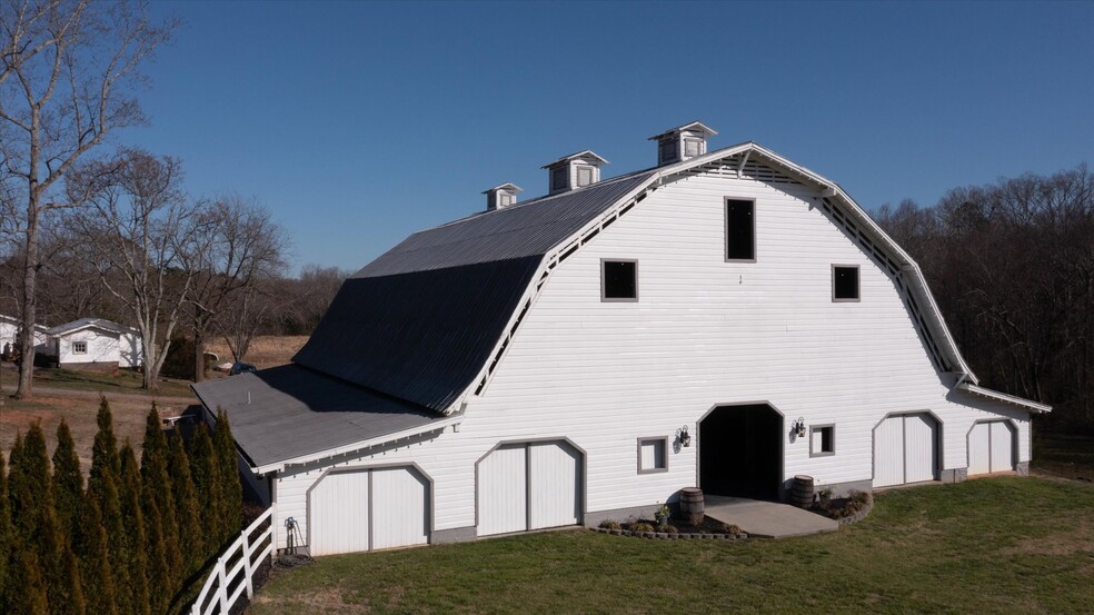 732 Crowe Dairy Rd, Forest City, NC for sale - Building Photo - Image 2 of 35