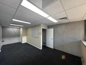2 Warren Rd, Warnervale for lease Interior Photo- Image 2 of 5