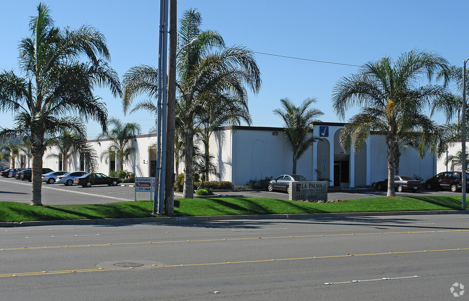 4362-4388 E La Palma Ave, Anaheim, CA for lease - Primary Photo - Image 1 of 8