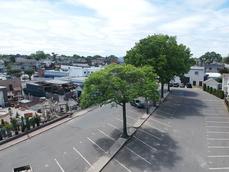 300 Willis Ave, Mineola, NY for lease - Building Photo - Image 3 of 13