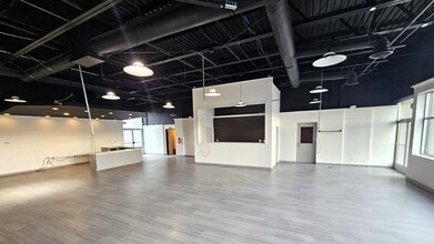 946 Washington Way, Longview, WA for lease Interior Photo- Image 1 of 6