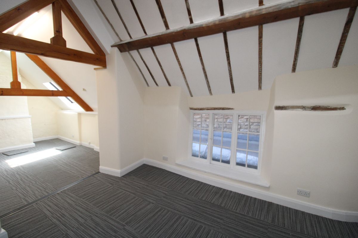 24-25 Market Pl, Olney for lease Interior Photo- Image 1 of 3