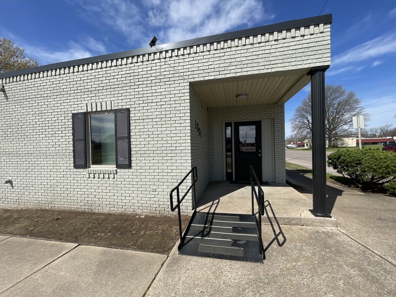 1001 W Broadway St, Muskogee, OK for sale - Building Photo - Image 2 of 45