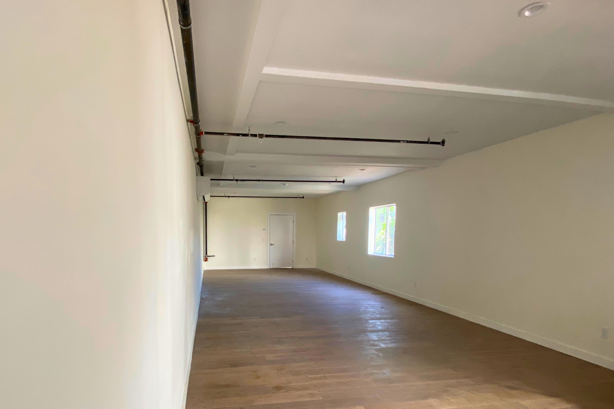 2071 W Washington Blvd, Los Angeles, CA for lease Building Photo- Image 1 of 6