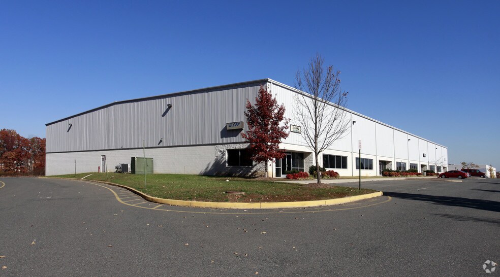 1190 International Pky, Fredericksburg, VA for sale - Primary Photo - Image 1 of 1