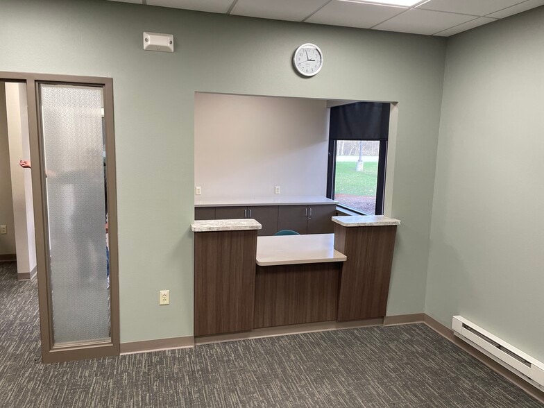 5 Innovation Ct, Grand Chute, WI for lease - Interior Photo - Image 3 of 26