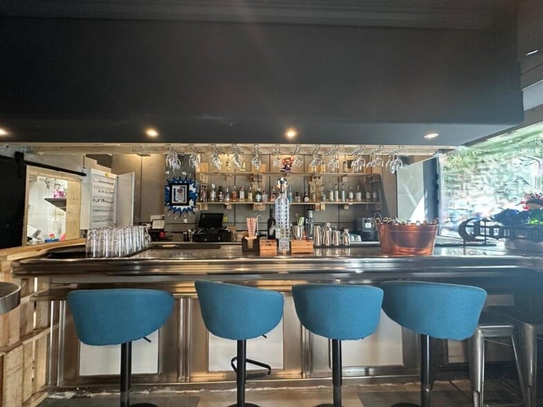 Retail in Madrid, Madrid for lease - Building Photo - Image 1 of 4