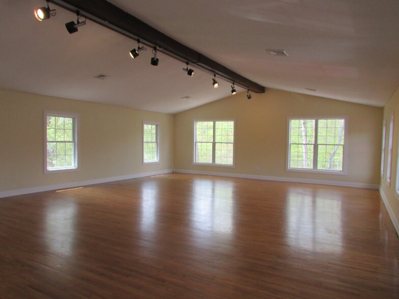 12 Center St, Wolcott, CT for sale - Primary Photo - Image 1 of 1