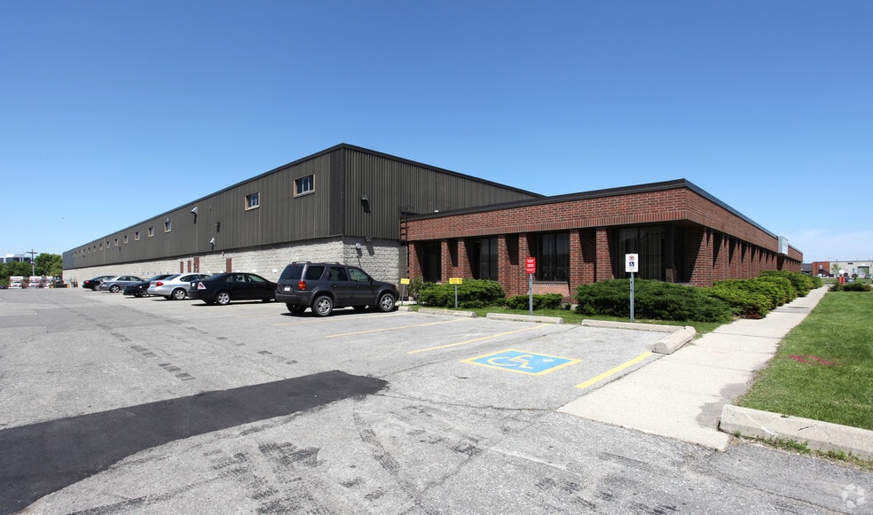 300 Steeprock Dr, Toronto, ON for lease - Building Photo - Image 3 of 5