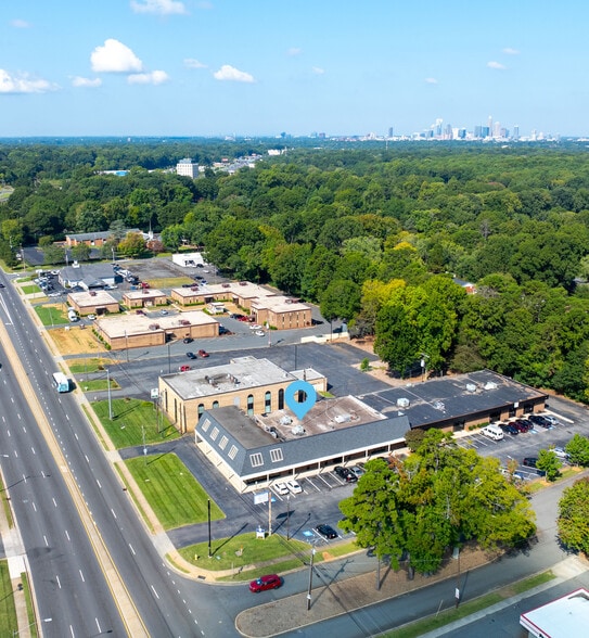 4949 Albemarle Rd, Charlotte, NC for lease - Building Photo - Image 2 of 3