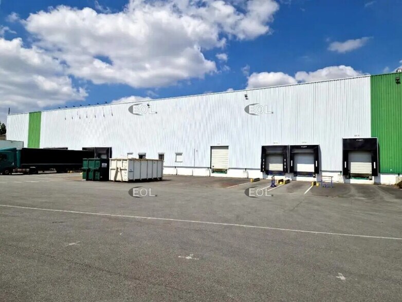 Industrial in Dourges for lease - Building Photo - Image 1 of 6