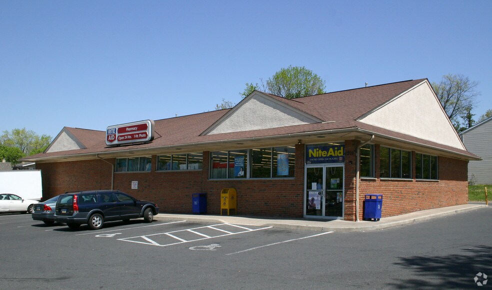1201 S Bethlehem Pike, Ambler, PA for lease - Primary Photo - Image 1 of 1