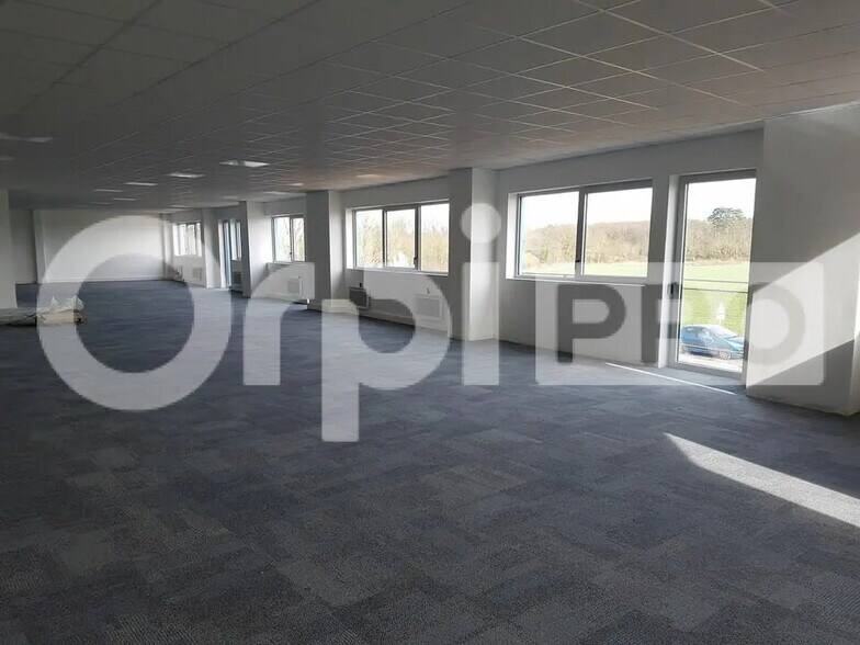 Flex in Villebon-sur-Yvette for sale - Building Photo - Image 2 of 5