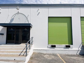 104-142 S Collins St, Arlington TX - Warehouse