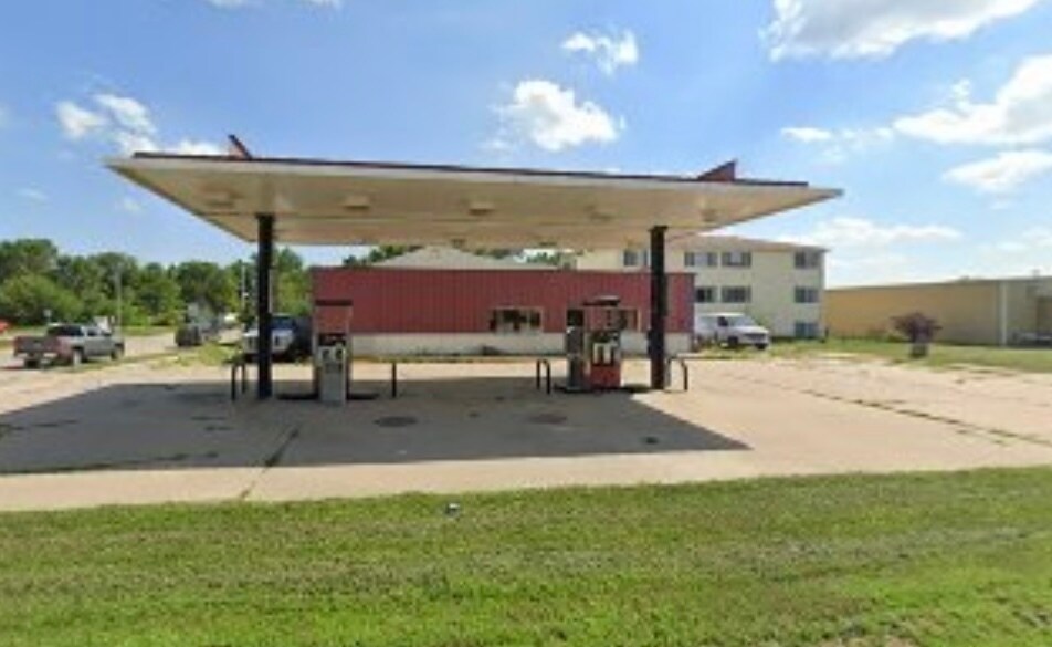 1325 E Cherry St, Vermillion, SD 57069 Retail for Sale