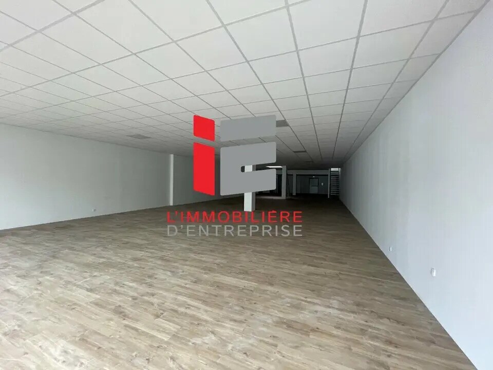 Retail in Lorient for lease Interior Photo- Image 1 of 6