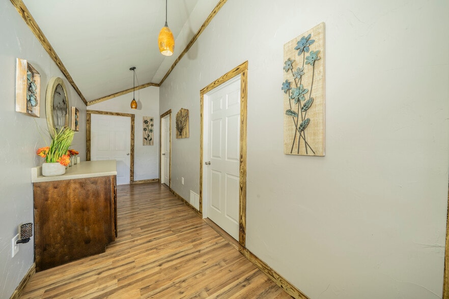 812 S Parkway Dr, Alvarado, TX for lease - Building Photo - Image 2 of 3