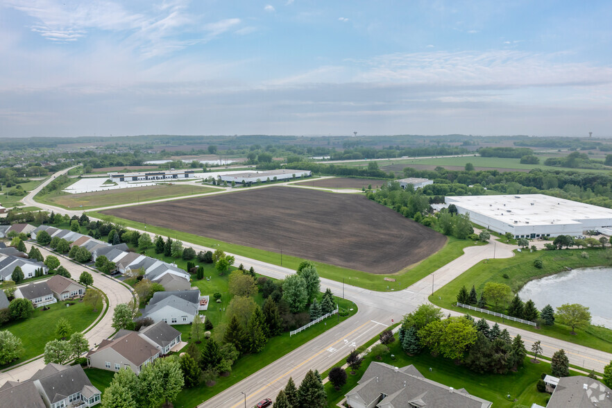 13301 Hennig Rd, Huntley, IL for lease - Aerial - Image 3 of 4