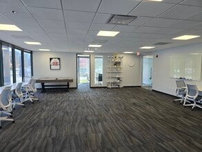 18167 US Highway 19 N, Clearwater, FL for lease Interior Photo- Image 1 of 10