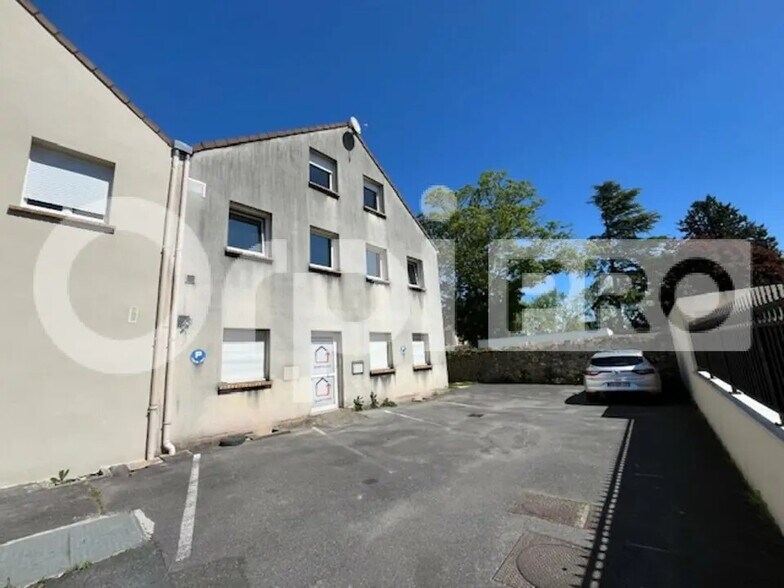 Office in Villecresnes for lease - Building Photo - Image 2 of 11