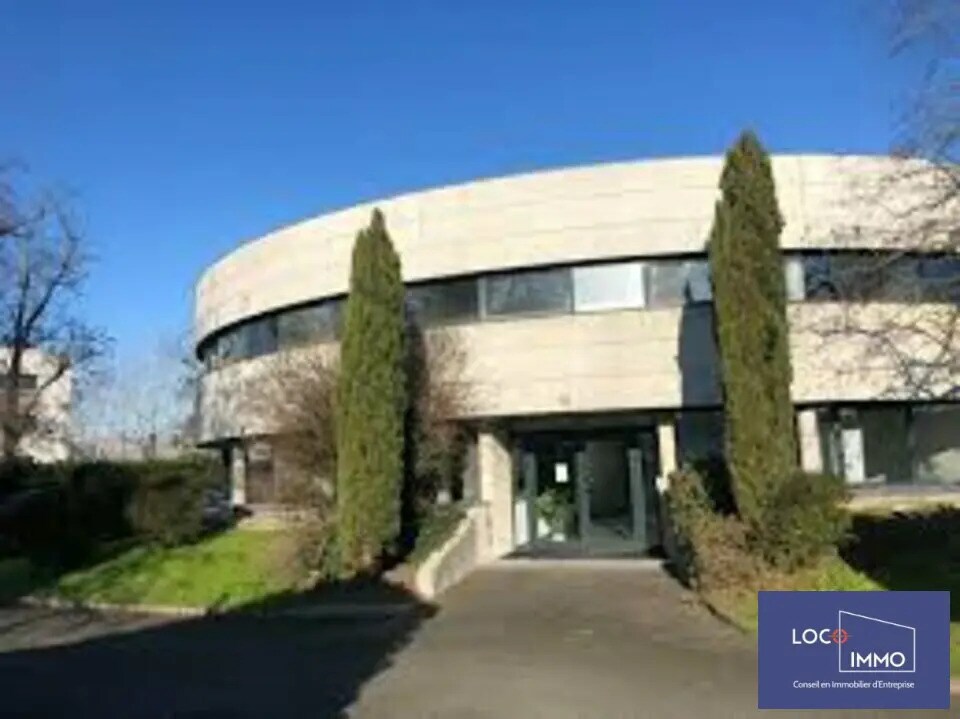 Office in Mérignac for lease Building Photo- Image 1 of 3