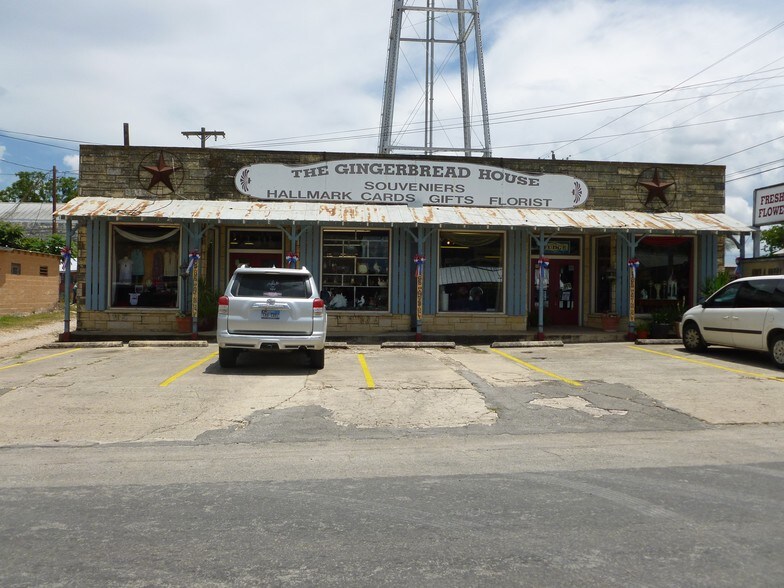 1110 Cedar St, Bandera, TX for sale - Building Photo - Image 1 of 1