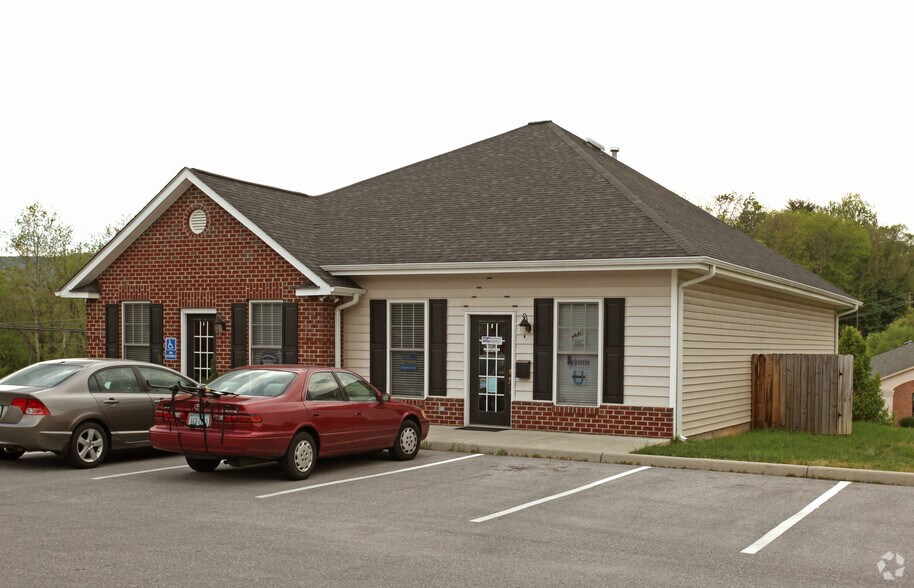 1212 Corporate Cir SW, Roanoke, VA for sale - Building Photo - Image 1 of 1