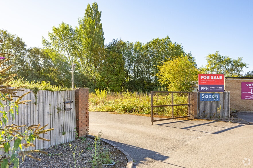 Annie Reed Rd, Beverley for sale - Primary Photo - Image 1 of 2