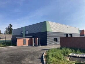 Flex in Dieudonné for lease Building Photo- Image 1 of 3