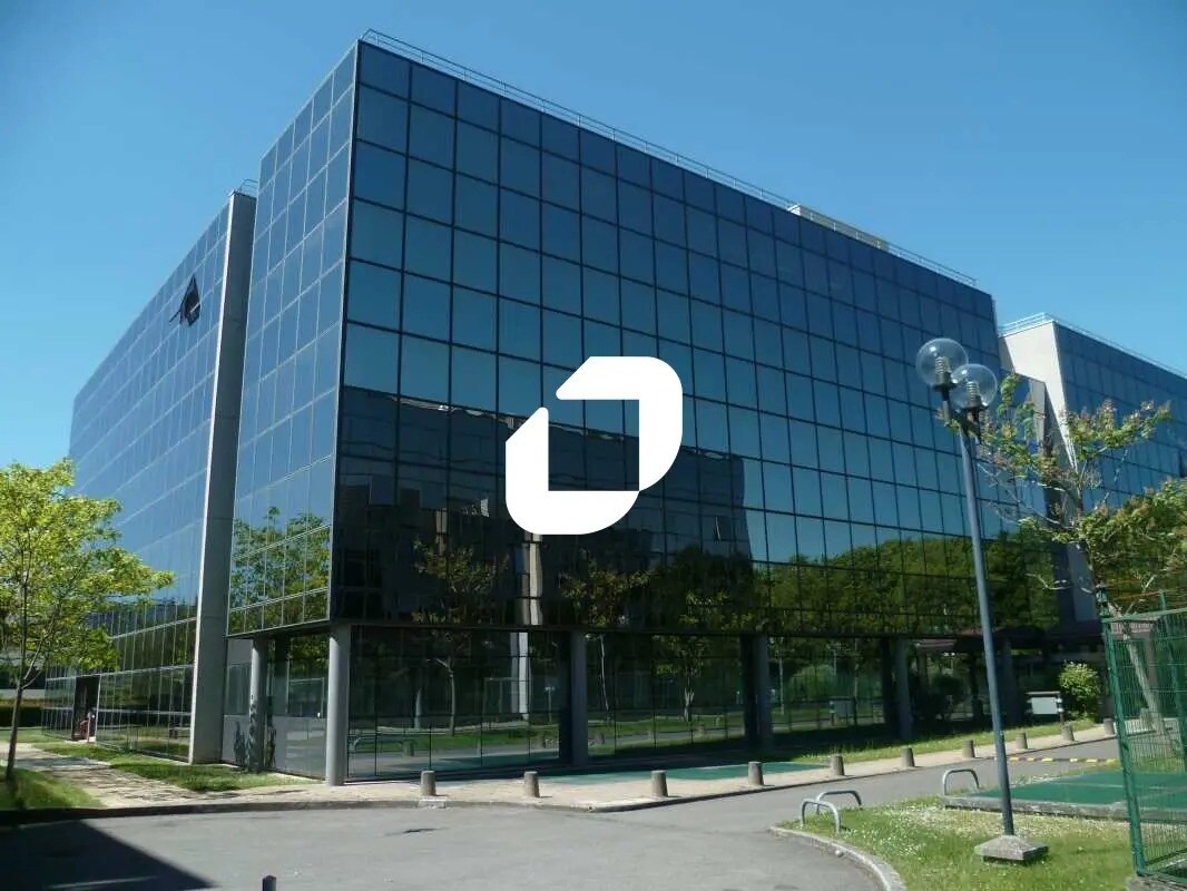 18 Rue Grange Dame Rose, Vélizy-Villacoublay for lease Building Photo- Image 1 of 32