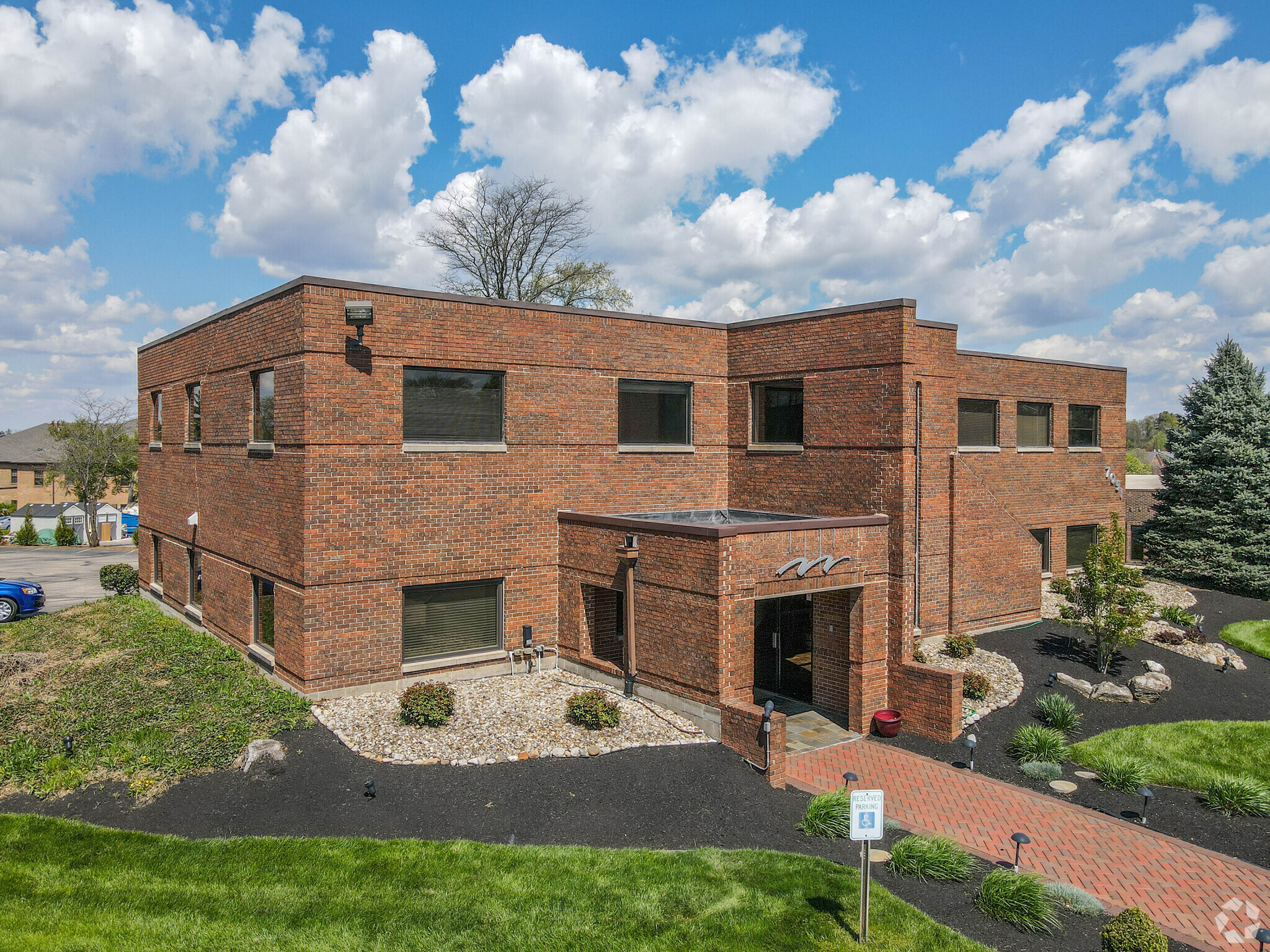 7051 Corporate Way, Washington Township, OH for lease Primary Photo- Image 1 of 8