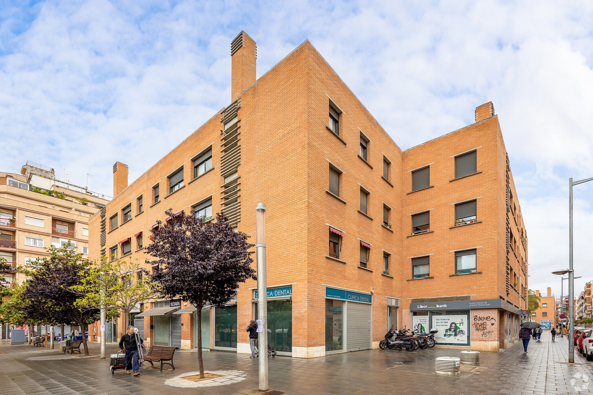 Multifamily in L'Hospitalet de Llobregat, Barcelona for sale Primary Photo- Image 1 of 3