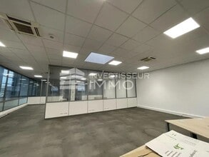 Office in Bussy-Saint-Martin for lease Interior Photo- Image 2 of 3