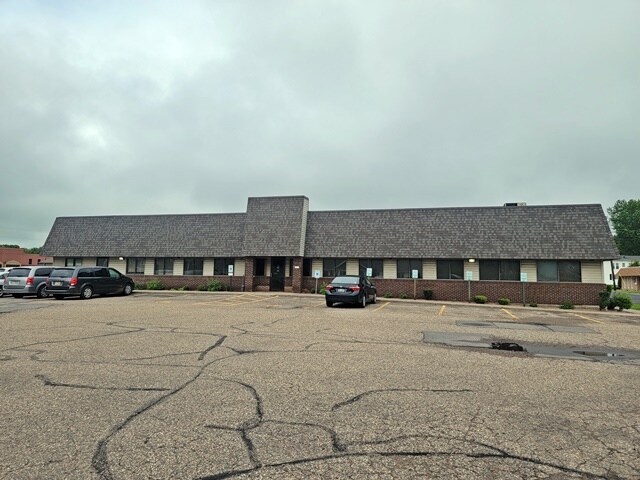 300 S Peach Ave, Marshfield, WI for lease Building Photo- Image 1 of 14