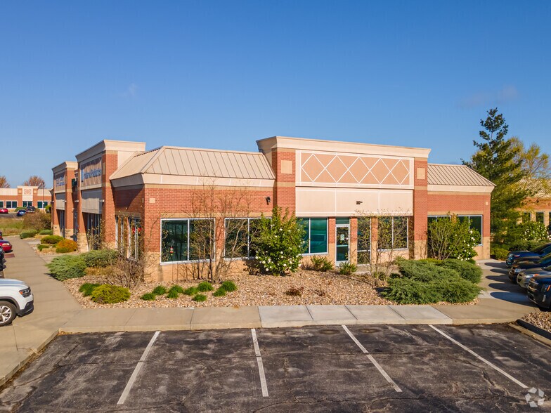 820-832 W Frontier Ln, Olathe, KS for lease - Building Photo - Image 3 of 6