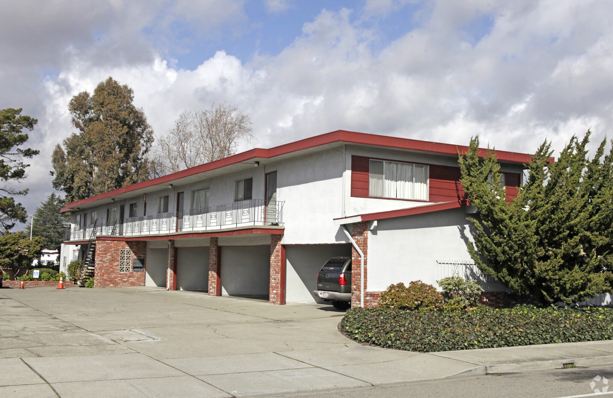 2568 Grove Way, Hayward, CA for sale Primary Photo- Image 1 of 1