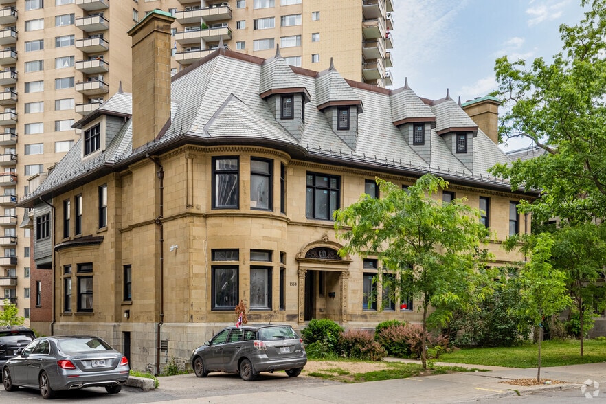 1558 Av du DocteurPenfield, Montréal, QC H3G 1B9