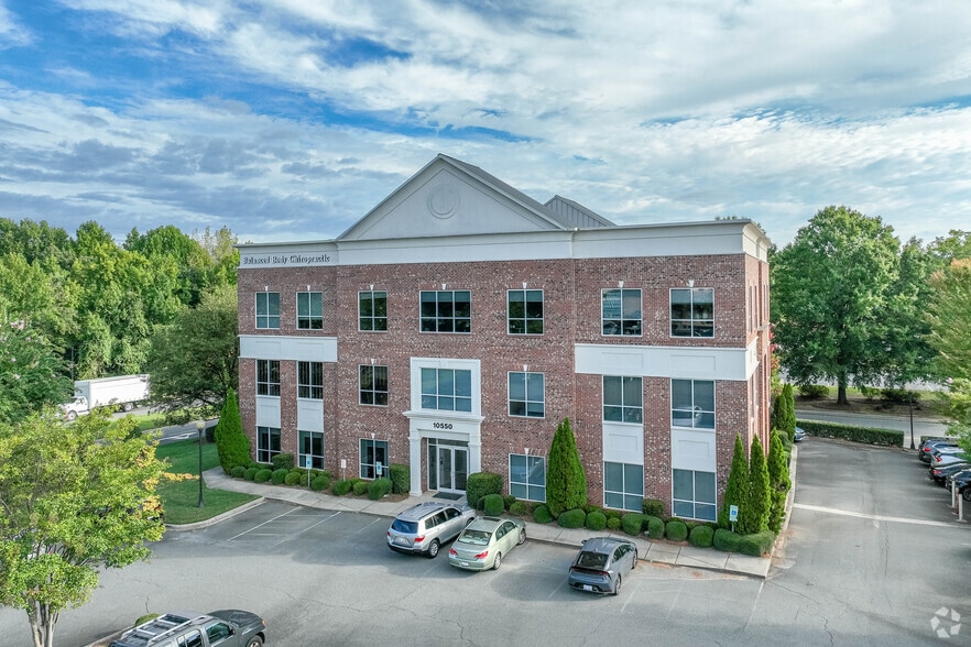 10550 Independence Pointe Pky, Matthews, NC for lease - Primary Photo - Image 1 of 13